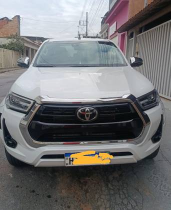 TOYOTA HILUX 2.8 D-4D TURBO DIESEL CD SRX PLUS 4X4 AUTOMÁTICO